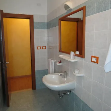 Quali sono i migliori hotel vicino a Santuario della Madonna dell'Angelo? * Caorle