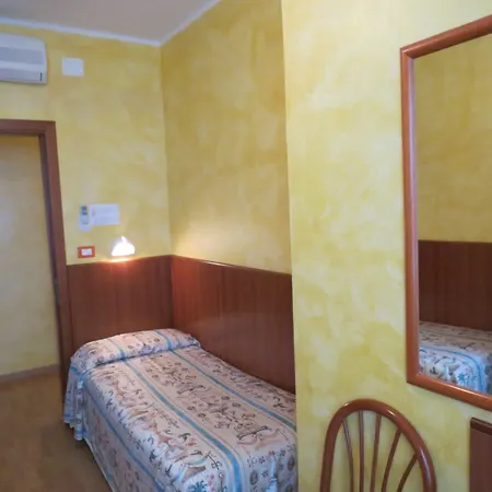Quali sono i migliori hotel vicino a Santuario della Madonna dell'Angelo?