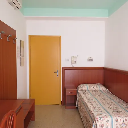 Quali sono i migliori hotel vicino a Santuario della Madonna dell'Angelo? * Caorle